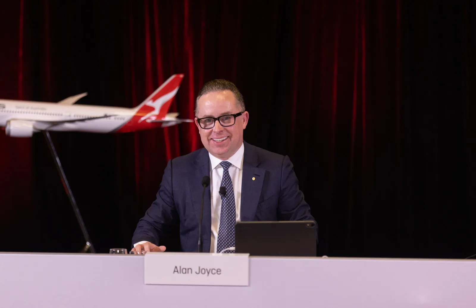 Qantas CEO Joyce Defends Airline's Safety Record