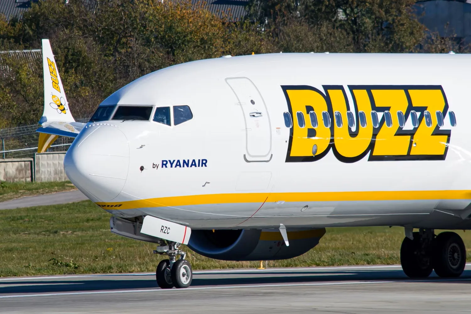 Ryanair Buzz 737 Evacuation After Cabin Fills With Smoke