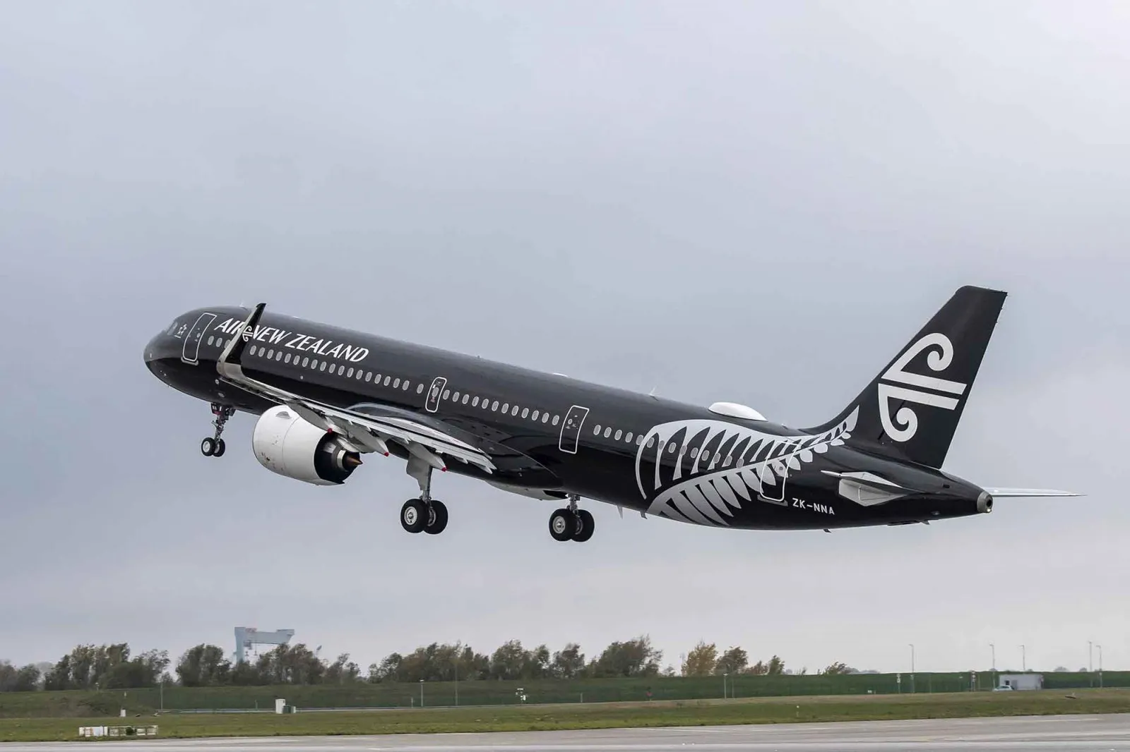 Woman kicked off plane after ignoring safety briefing