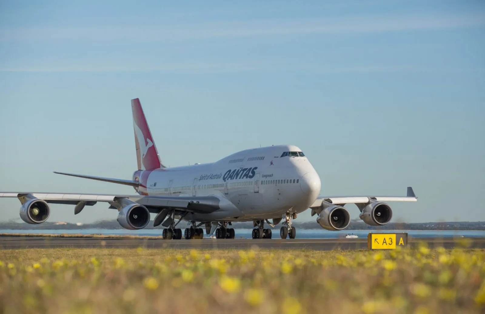 Tears, no cheers for last Qantas 747