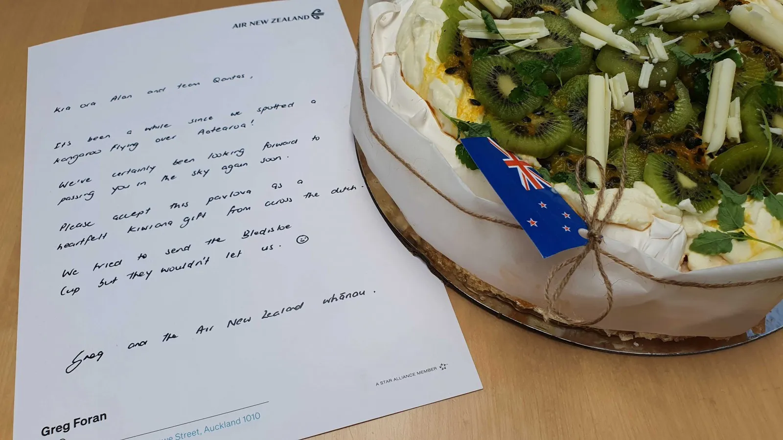 Air New Zealand taunts Qantas with Pavlova gift!