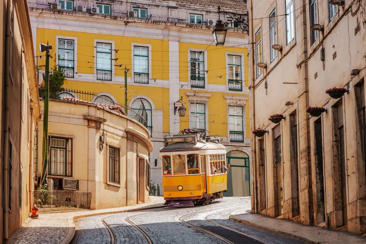 Best Time to Visit Lisbon 2025: Weather, Prices & Fewer Crowds