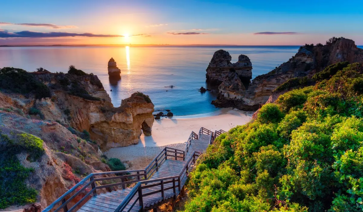Sun Seeker's Guide: Uncovering the Best Beaches In and Around Lisbon